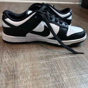 Men’s Nike Dunk Low Pandas size 8